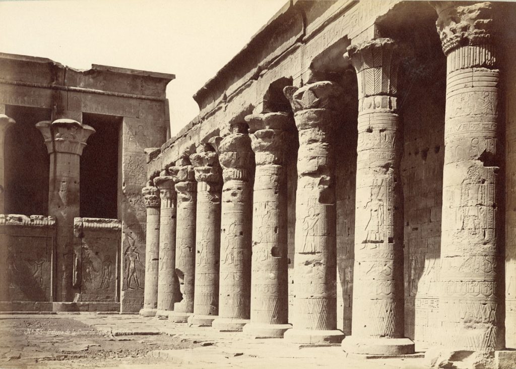 Henri Béchard: No. 53. Galerie de la Cour du Temple d'Edfou