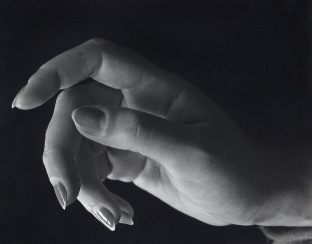 Sonya Noskowiak: Hand